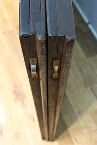 幅1085ミリ　深みのある漆の美しい味わいを纏う平格子戸　F8561　在庫2枚