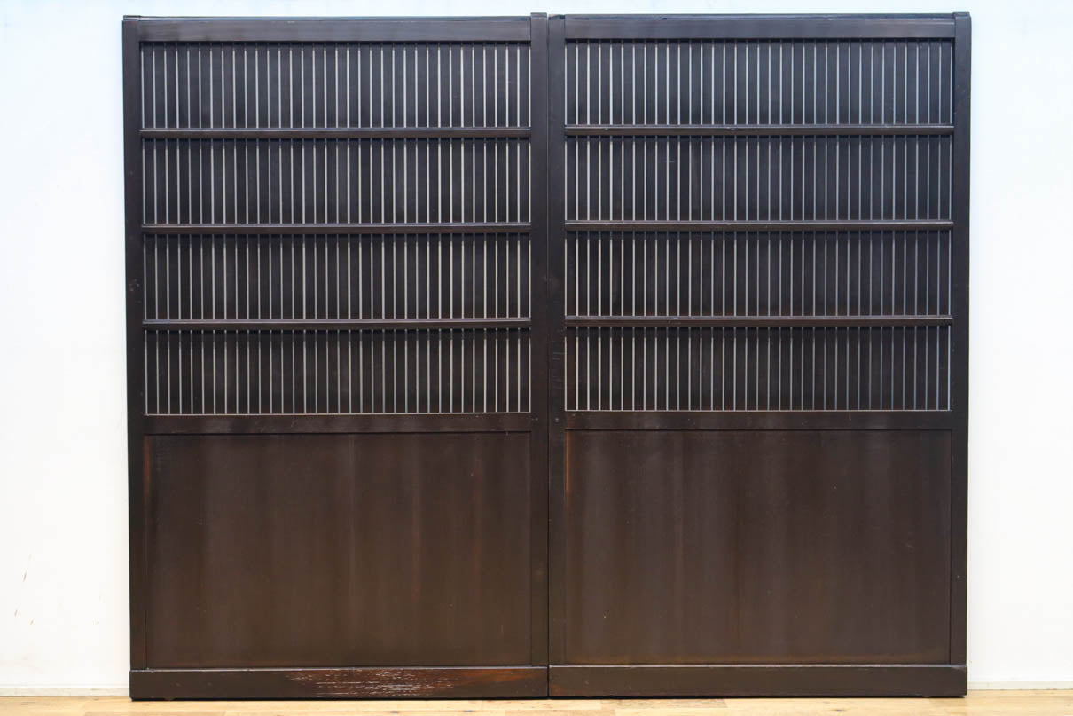 幅1085ミリ　深みのある漆の美しい味わいを纏う平格子戸　F8561　在庫2枚