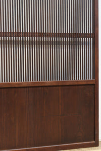 幅890ミリ　縦格子が端然と美しく並ぶ格子戸　F8564　在庫4枚