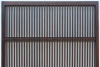 幅890ミリ　縦格子が端然と美しく並ぶ格子戸　F8564　在庫4枚