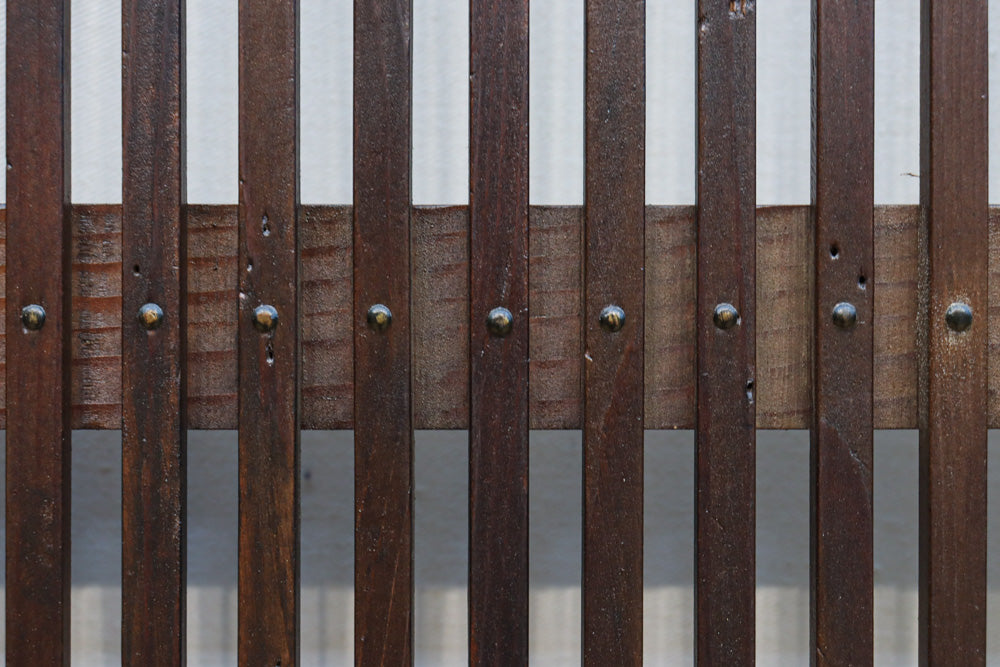 幅890ミリ　縦格子が端然と美しく並ぶ格子戸　F8564　在庫4枚