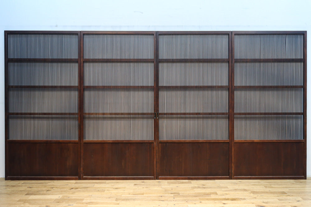 幅890ミリ　縦格子が端然と美しく並ぶ格子戸　F8564　在庫4枚