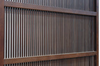 幅890ミリ　縦格子が端然と美しく並ぶ格子戸　F8564　在庫4枚