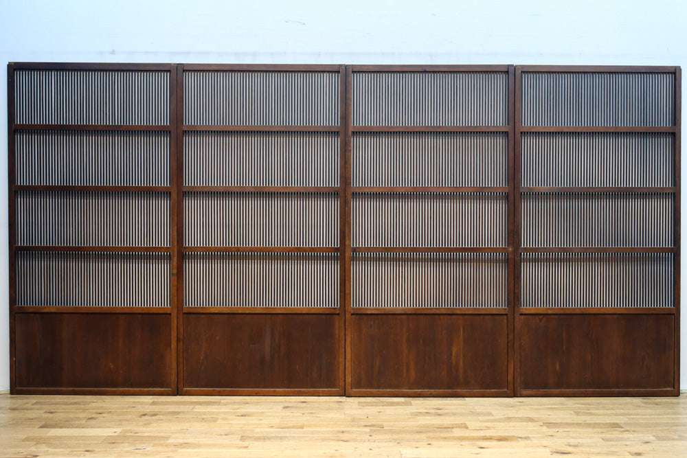 幅890ミリ　縦格子が端然と美しく並ぶ格子戸　F8564　在庫4枚