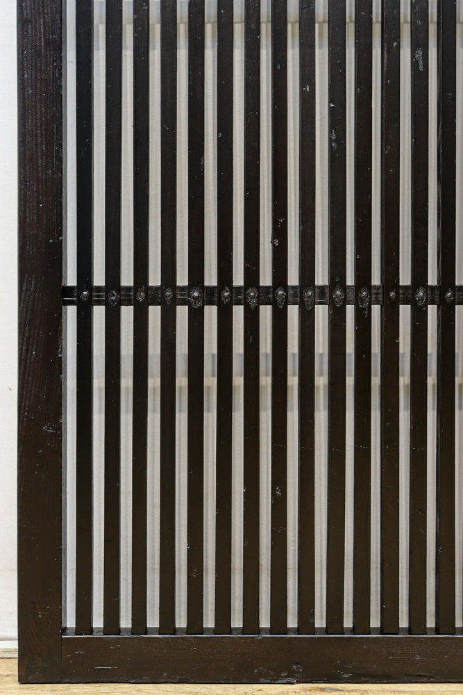 幅894ミリ　深みのある色彩で貫録のある全面格子戸　F8569　在庫3枚