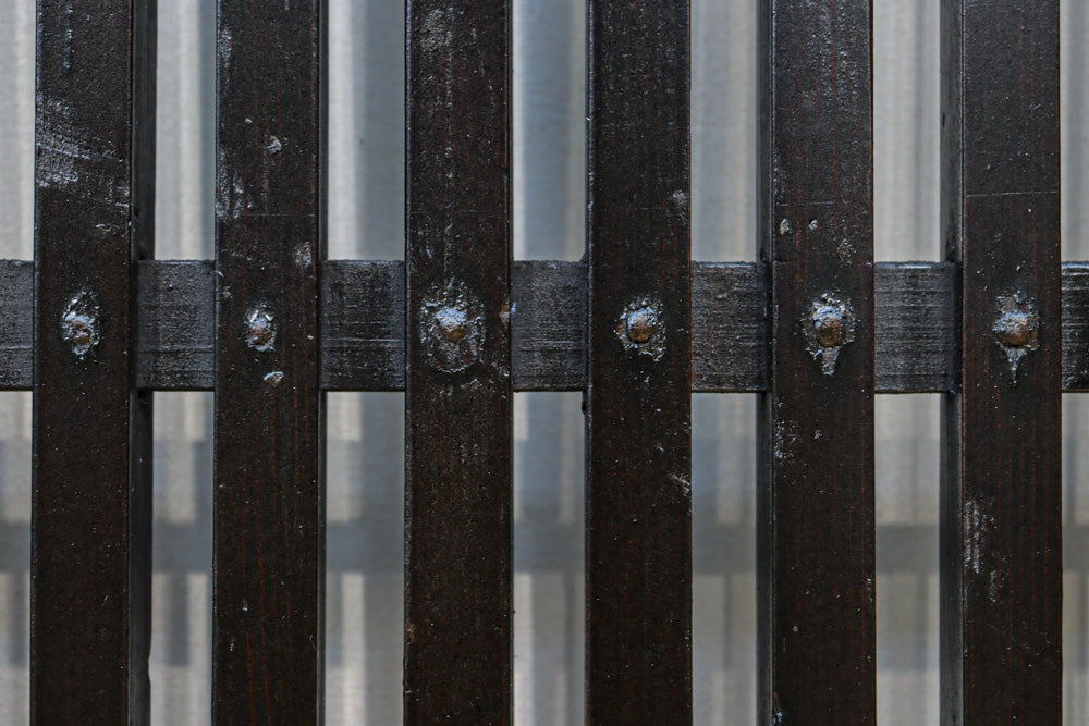 幅894ミリ　深みのある色彩で貫録のある全面格子戸　F8569　在庫3枚