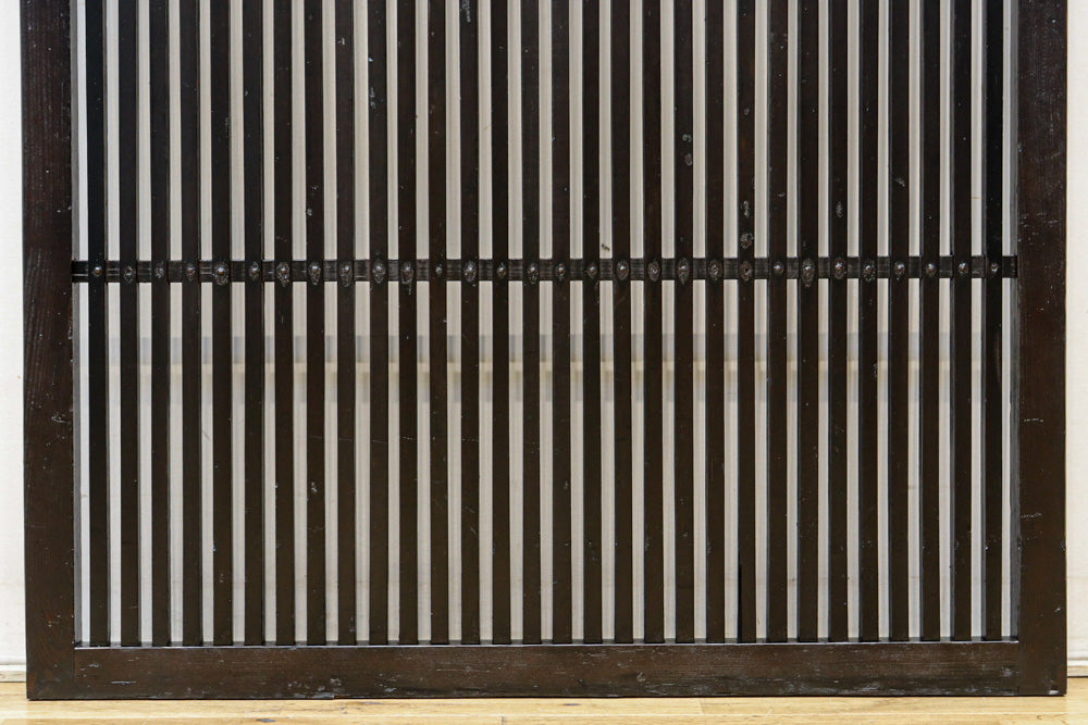 幅894ミリ　深みのある色彩で貫録のある全面格子戸　F8569　在庫3枚