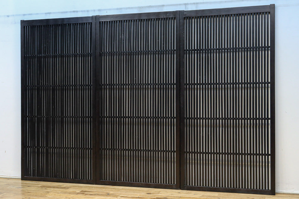 幅894ミリ　深みのある色彩で貫録のある全面格子戸　F8569　在庫3枚