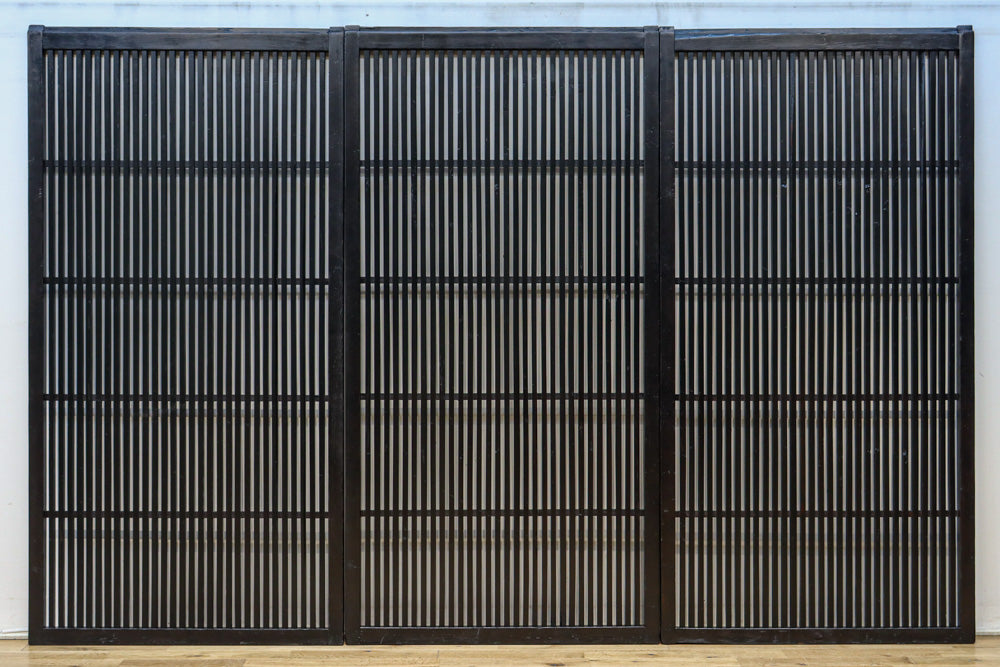 幅894ミリ　深みのある色彩で貫録のある全面格子戸　F8569　在庫3枚