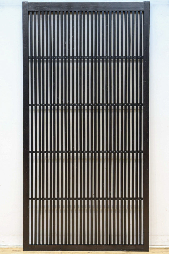 幅894ミリ　深みのある色彩で貫録のある全面格子戸　F8569　在庫3枚