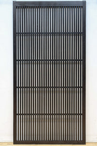 幅894ミリ　深みのある色彩で貫録のある全面格子戸　F8569　在庫3枚