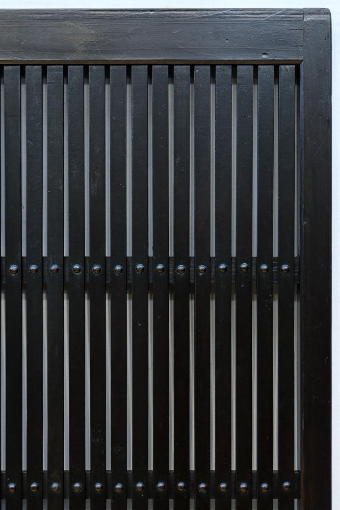 幅913ミリ　平格子づくりで壮観な眺めが魅了する全面幅広格子戸　F8572　在庫2枚