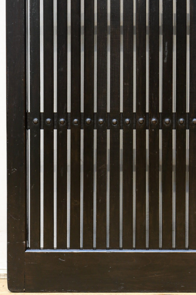 幅913ミリ　平格子づくりで壮観な眺めが魅了する全面幅広格子戸　F8572　在庫2枚