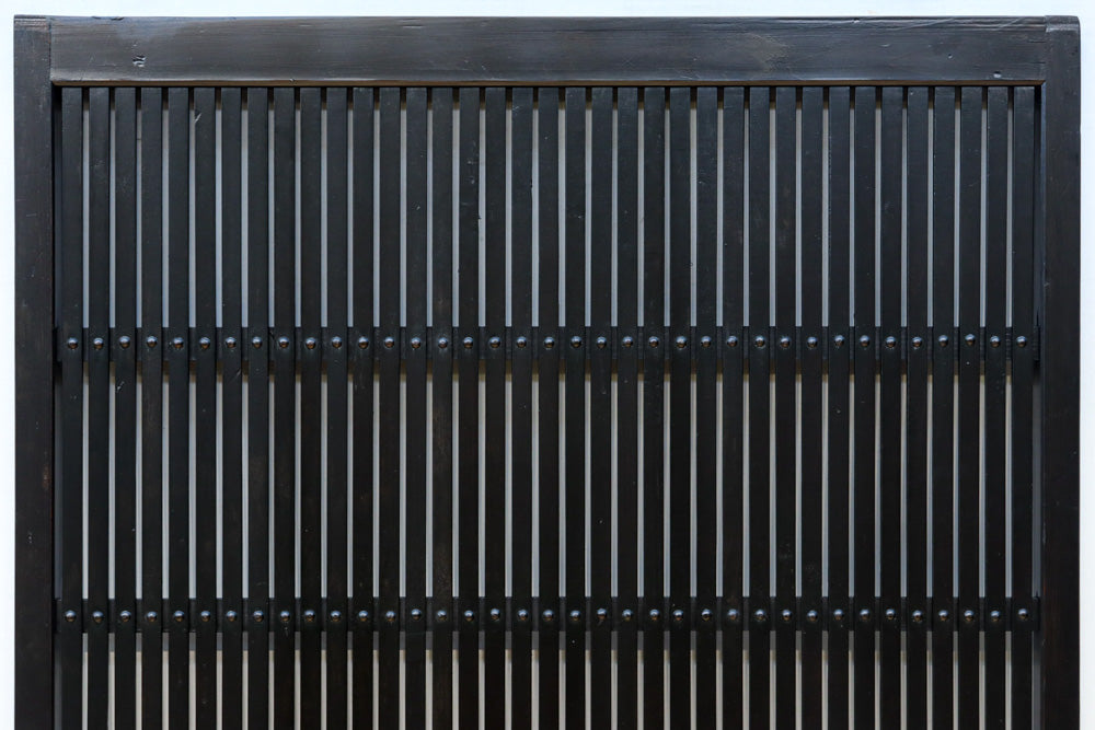 幅913ミリ　平格子づくりで壮観な眺めが魅了する全面幅広格子戸　F8572　在庫2枚