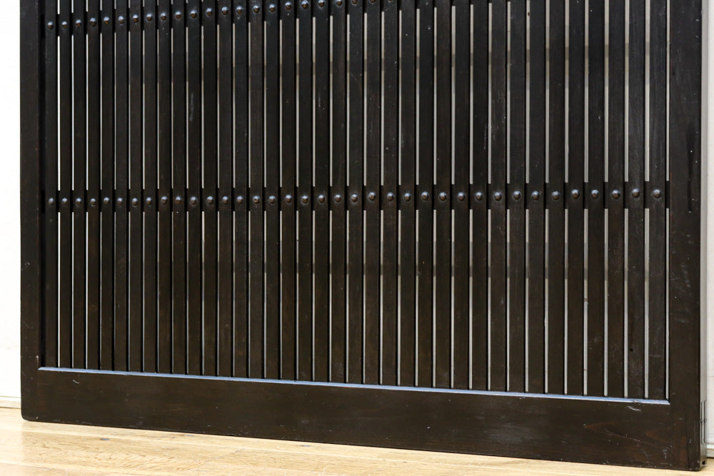 幅913ミリ　平格子づくりで壮観な眺めが魅了する全面幅広格子戸　F8572　在庫2枚