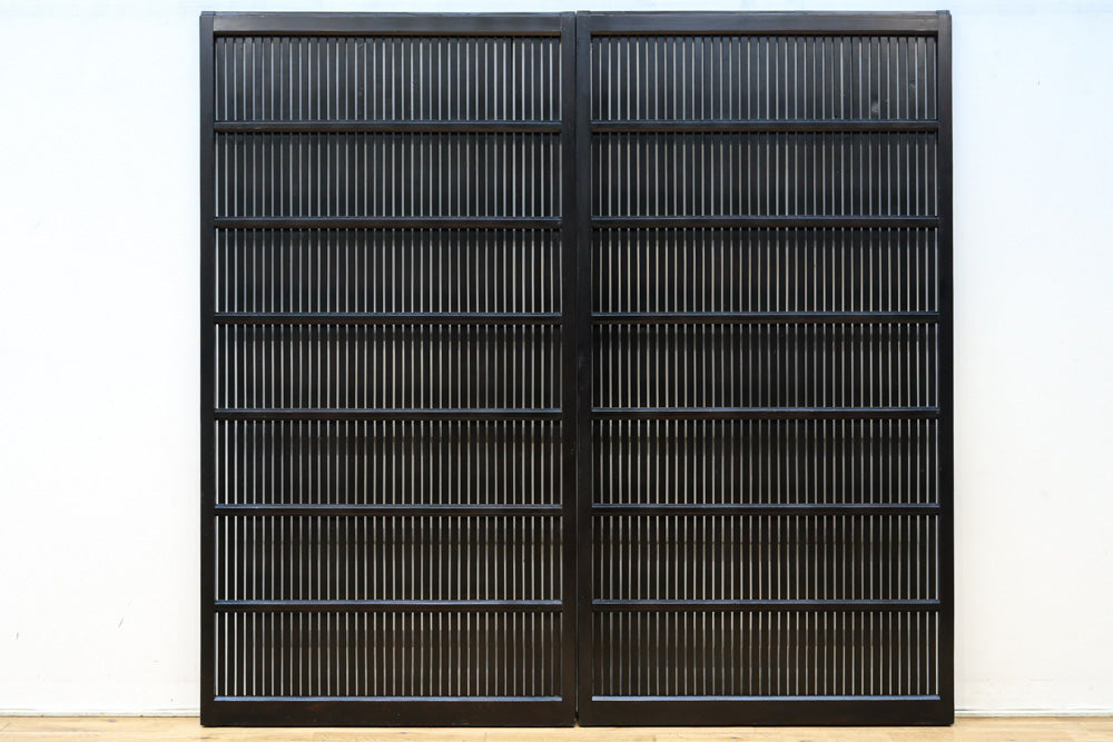 幅913ミリ　平格子づくりで壮観な眺めが魅了する全面幅広格子戸　F8572　在庫2枚