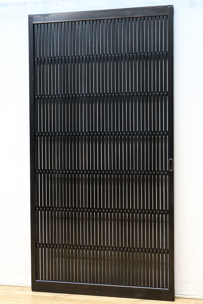 幅913ミリ　平格子づくりで壮観な眺めが魅了する全面幅広格子戸　F8572　在庫2枚