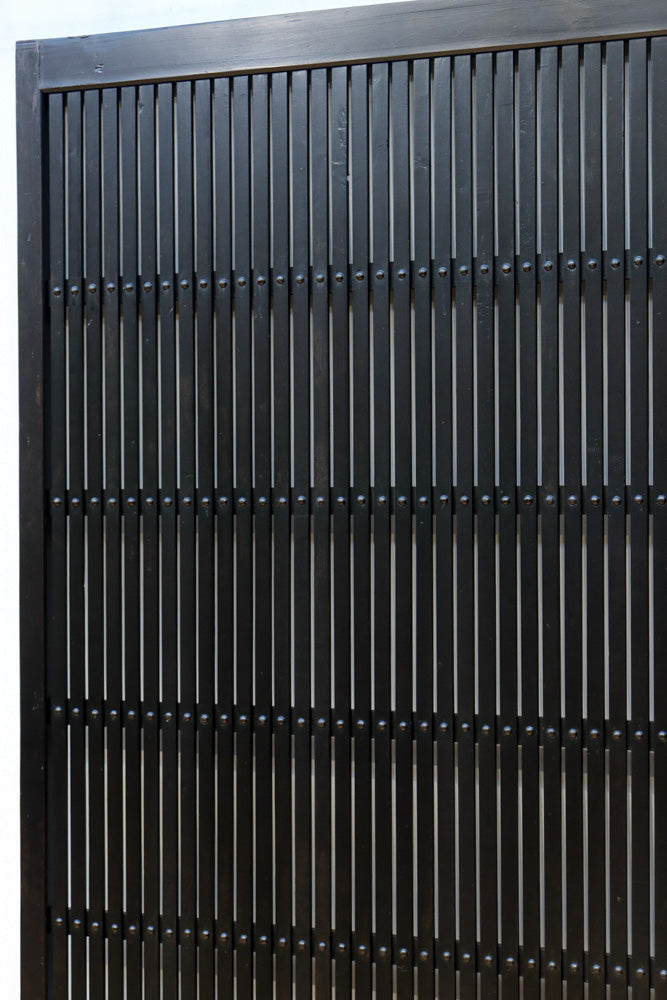 幅913ミリ　平格子づくりで壮観な眺めが魅了する全面幅広格子戸　F8572　在庫2枚