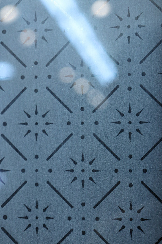 幅604ミリ　2種類の和ガラスでレトロな面持ちのスリムガラス戸　F8577　在庫1枚