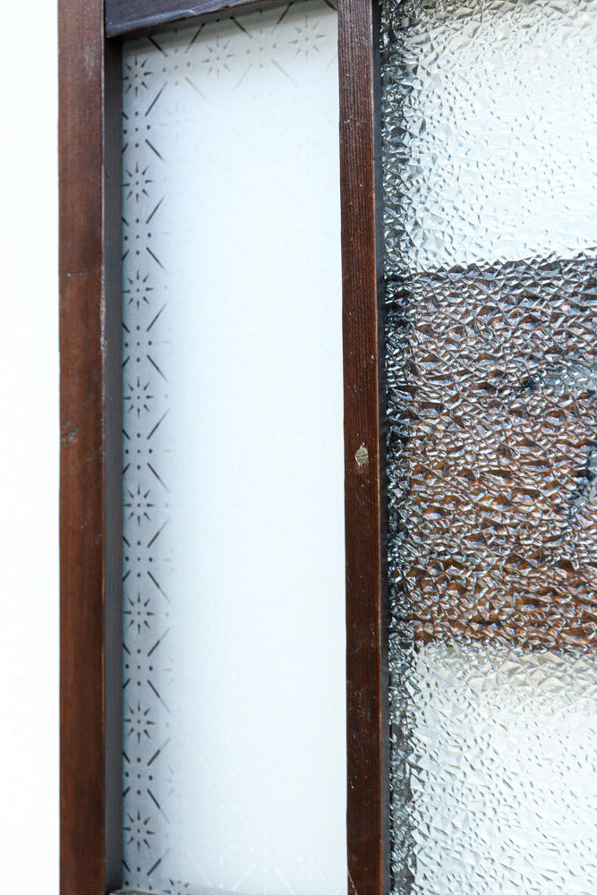 幅604ミリ　2種類の和ガラスでレトロな面持ちのスリムガラス戸　F8577　在庫1枚