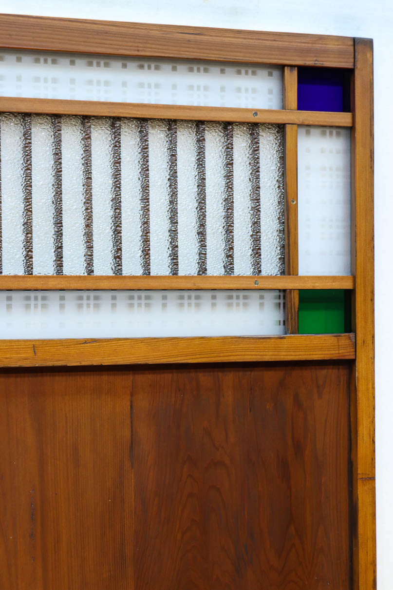 幅602ミリ　色ガラスをアクセントにしたスリム幅のガラス戸　F8579　在庫1枚