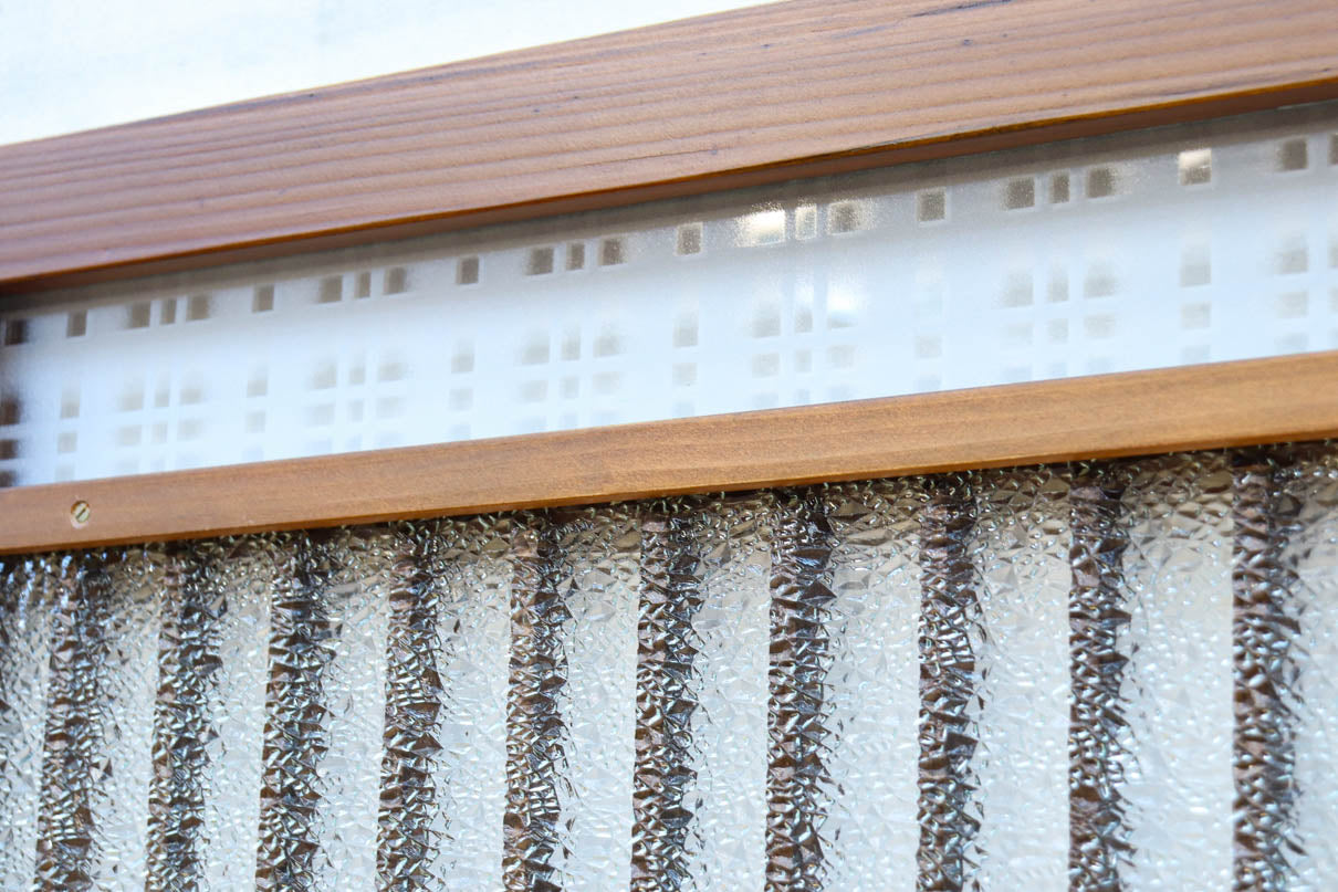 幅602ミリ　色ガラスをアクセントにしたスリム幅のガラス戸　F8579　在庫1枚