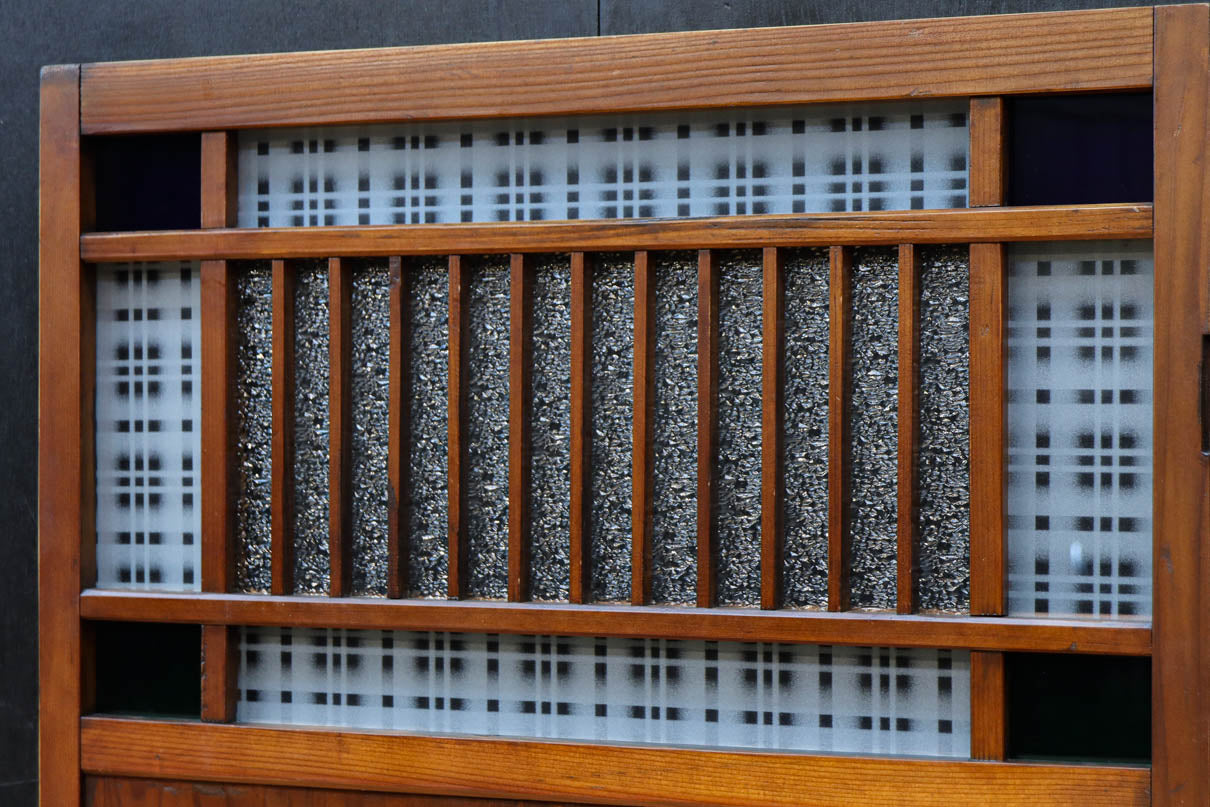 幅602ミリ　色ガラスをアクセントにしたスリム幅のガラス戸　F8579　在庫1枚