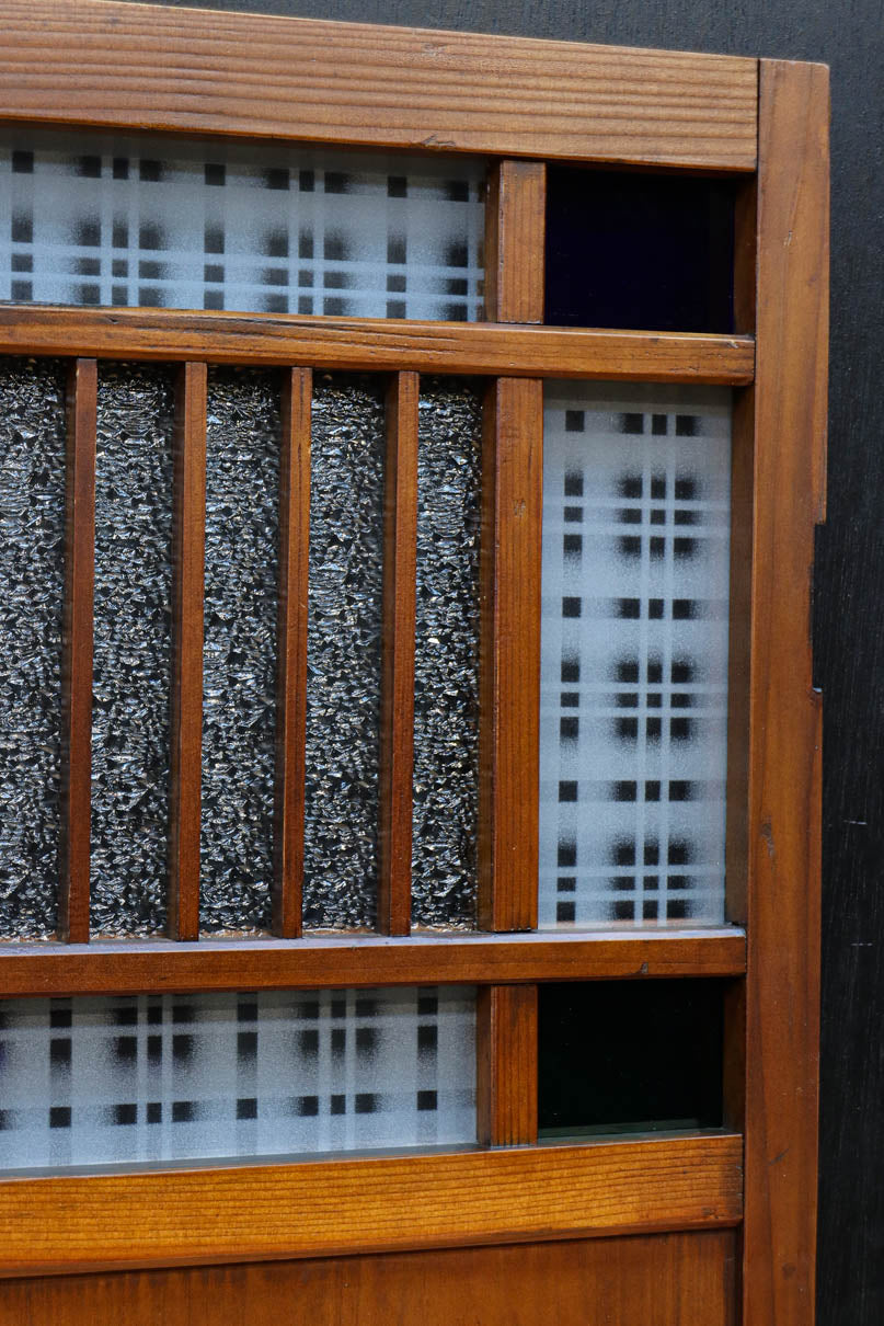 幅602ミリ　色ガラスをアクセントにしたスリム幅のガラス戸　F8579　在庫1枚