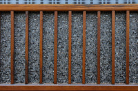 幅602ミリ　色ガラスをアクセントにしたスリム幅のガラス戸　F8579　在庫1枚