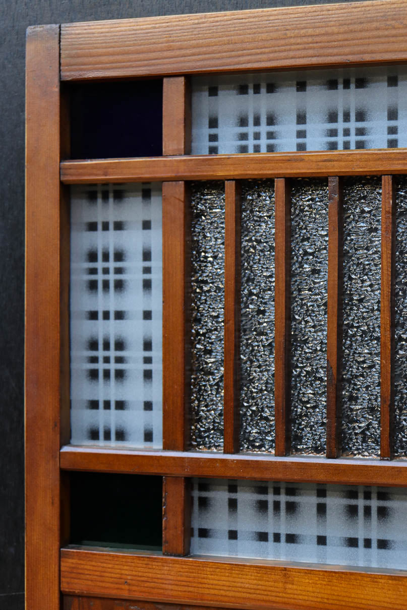 幅602ミリ　色ガラスをアクセントにしたスリム幅のガラス戸　F8579　在庫1枚