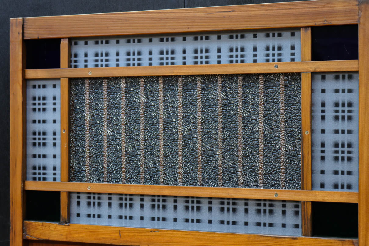 幅602ミリ　色ガラスをアクセントにしたスリム幅のガラス戸　F8579　在庫1枚