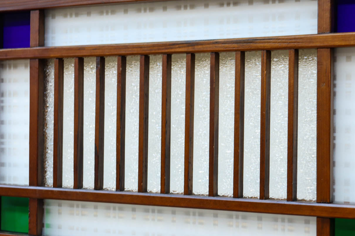 幅602ミリ　色ガラスをアクセントにしたスリム幅のガラス戸　F8579　在庫1枚