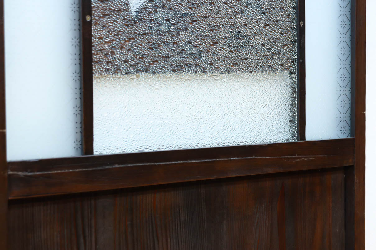 幅604ミリ　スリム幅!! 透かし板が風情を添えるガラス戸　F8580　在庫1枚