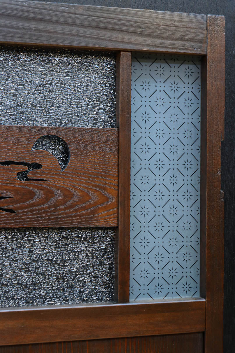 幅604ミリ　スリム幅!! 透かし板が風情を添えるガラス戸　F8580　在庫1枚