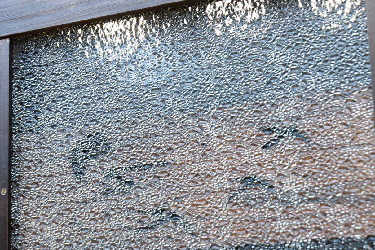 幅604ミリ　スリム幅!! 透かし板が風情を添えるガラス戸　F8580　在庫1枚