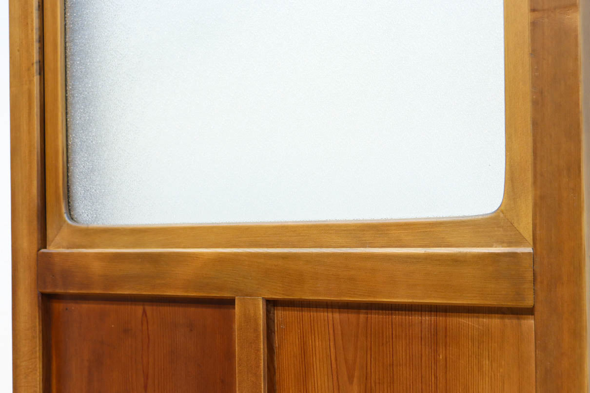 幅607ミリ　ダイヤガラスが輝くスリム幅のガラス戸　F8581　在庫1枚