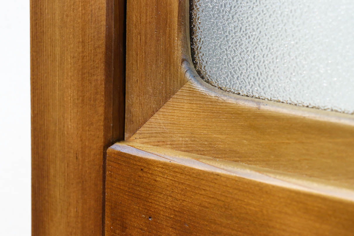 幅607ミリ　ダイヤガラスが輝くスリム幅のガラス戸　F8581　在庫1枚