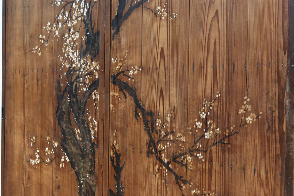 可憐な梅の花が咲く景色を描いた時代感滲む板絵戸セット　F8583　在庫2枚一組
