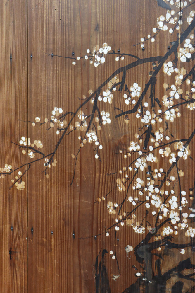 可憐な梅の花が咲く景色を描いた時代感滲む板絵戸セット　F8583　在庫2枚一組