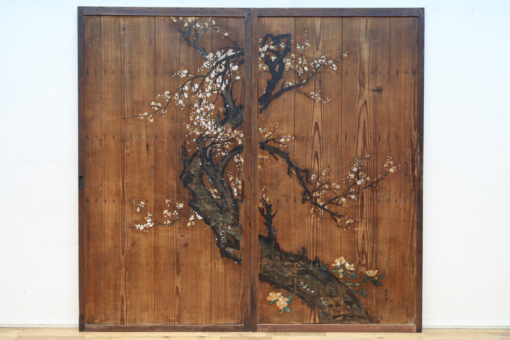 可憐な梅の花が咲く景色を描いた時代感滲む板絵戸セット　F8583　在庫2枚一組