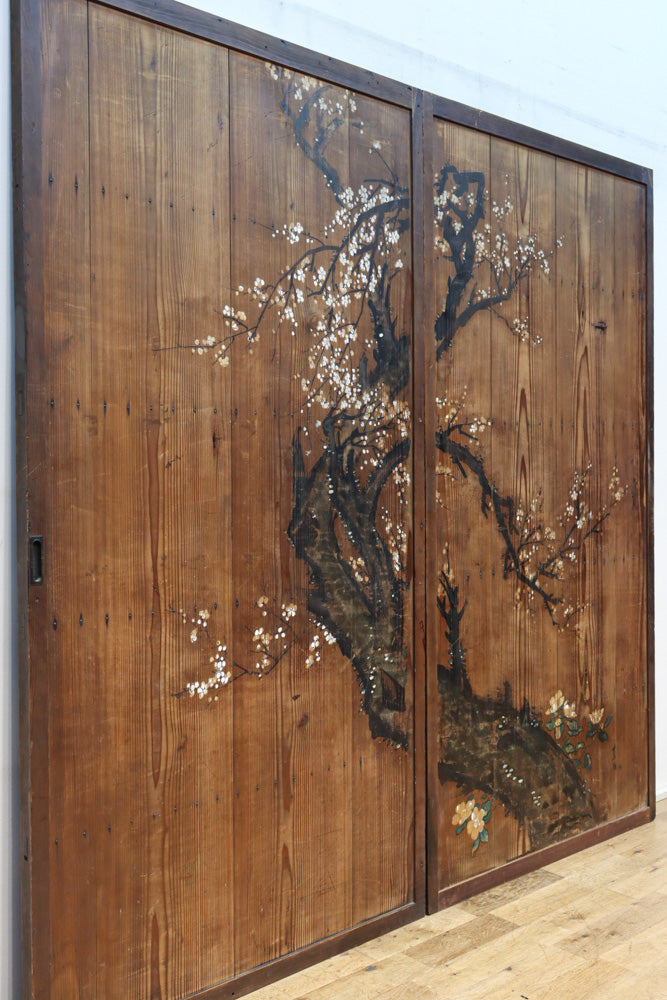 可憐な梅の花が咲く景色を描いた時代感滲む板絵戸セット　F8583　在庫2枚一組