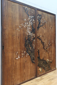 可憐な梅の花が咲く景色を描いた時代感滲む板絵戸セット　F8583　在庫2枚一組