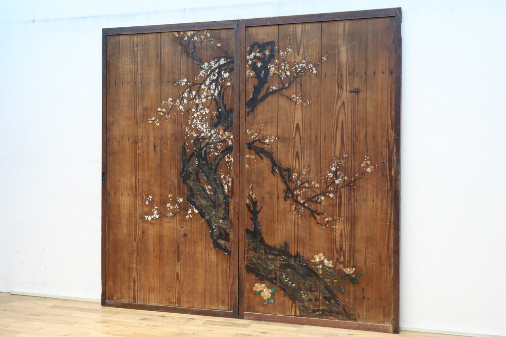 可憐な梅の花が咲く景色を描いた時代感滲む板絵戸セット　F8583　在庫2枚一組