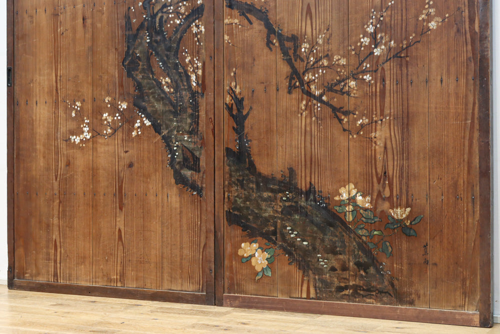 可憐な梅の花が咲く景色を描いた時代感滲む板絵戸セット　F8583　在庫2枚一組