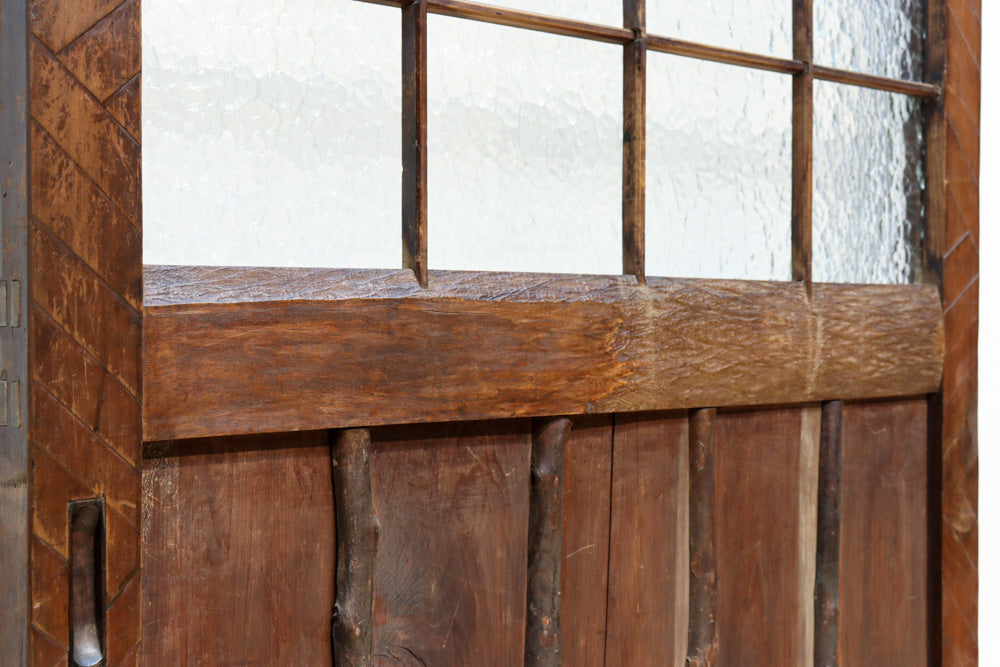 幅853ミリ　古色の風合いが素敵なレトロモダンなガラス戸　F8584　在庫1枚