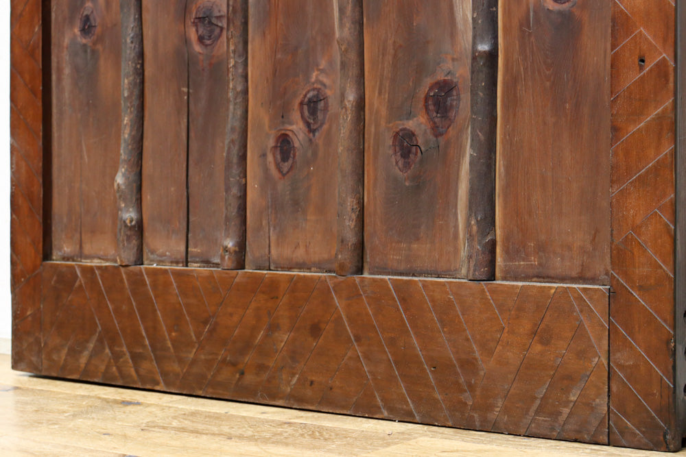 幅853ミリ　古色の風合いが素敵なレトロモダンなガラス戸　F8584　在庫1枚