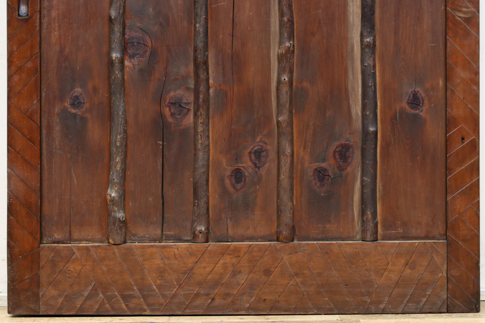 幅853ミリ　古色の風合いが素敵なレトロモダンなガラス戸　F8584　在庫1枚