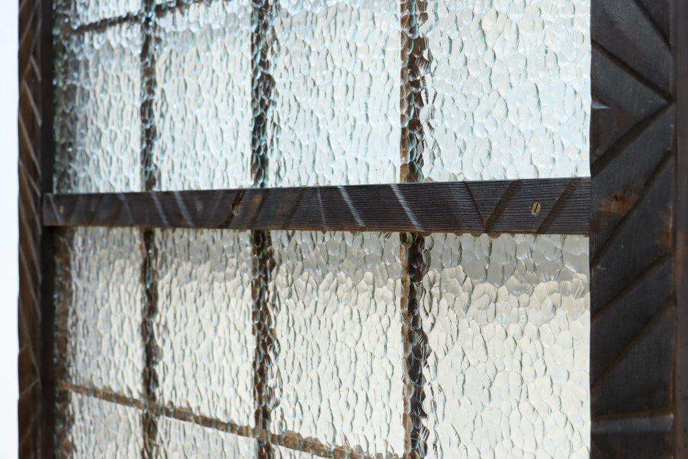 幅853ミリ　古色の風合いが素敵なレトロモダンなガラス戸　F8584　在庫1枚