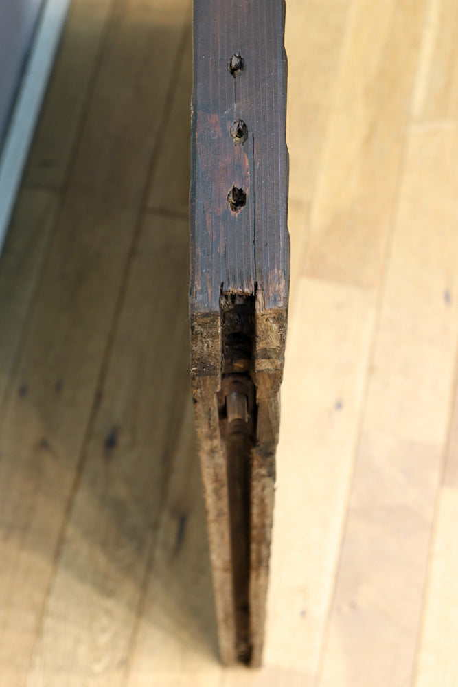 幅853ミリ　古色の風合いが素敵なレトロモダンなガラス戸　F8584　在庫1枚