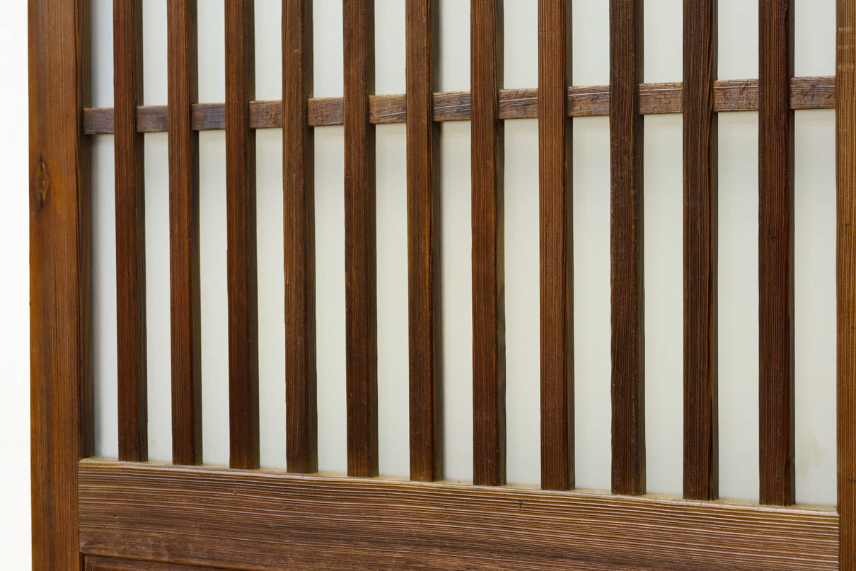 角太格子の堅牢感と上質さがあるスリガラス入りガラス戸　F8585　在庫1枚